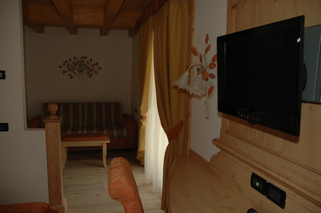 Residence Garni Il Giglio 코메차두라 객실 사진