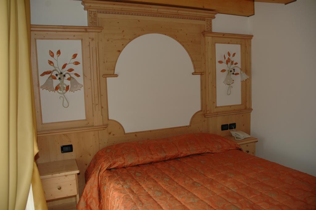 Residence Garni Il Giglio 코메차두라 객실 사진