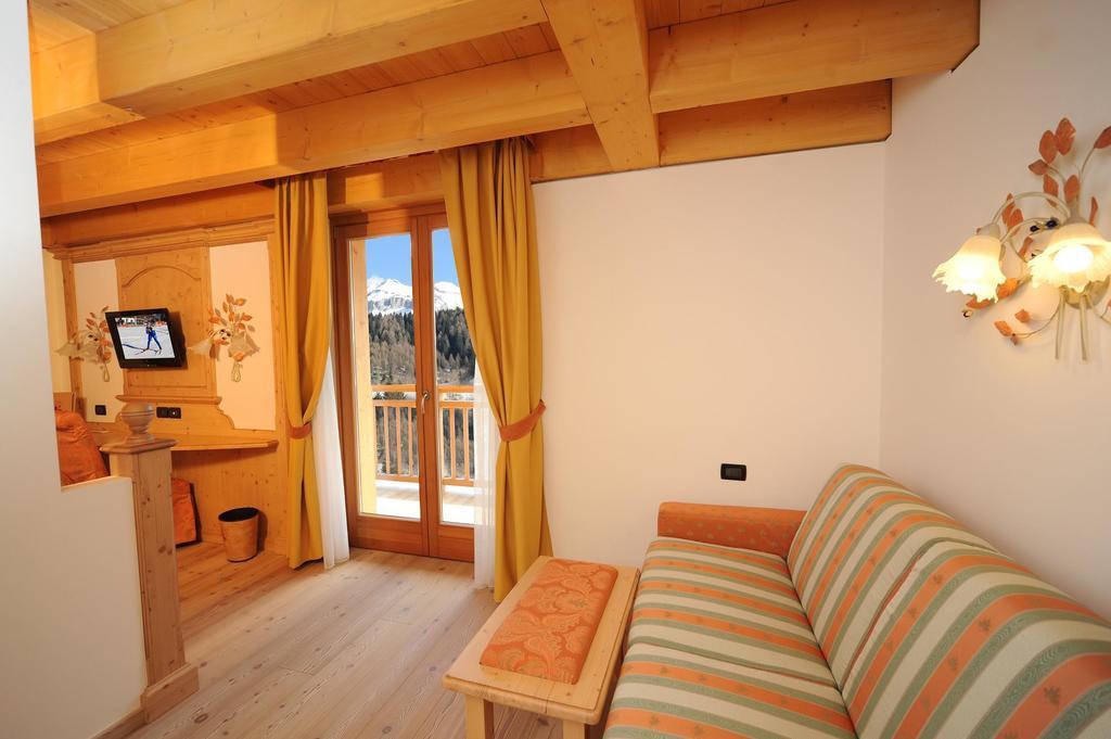 Residence Garni Il Giglio 코메차두라 객실 사진